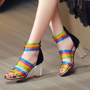 Горячие радужные сандалии, модные мягкие цветные ремешки, Летняя женская обувь на квадратном каблуке с кристаллами, разноцветные туфли на высоком каблуке с круглым носком