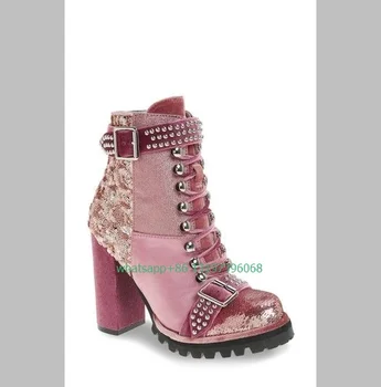 Женские розовые замшевые ботильоны с блестящим носком и ремешком с пряжкой на массивном каблуке, украшенные побрякушками ботинки Мэри Джейнс